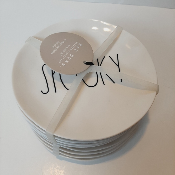 🍒 RAE DUNN - NEW Set of 8 Spooky Halloween Themed Dessert Plates - Picture 2 of 5